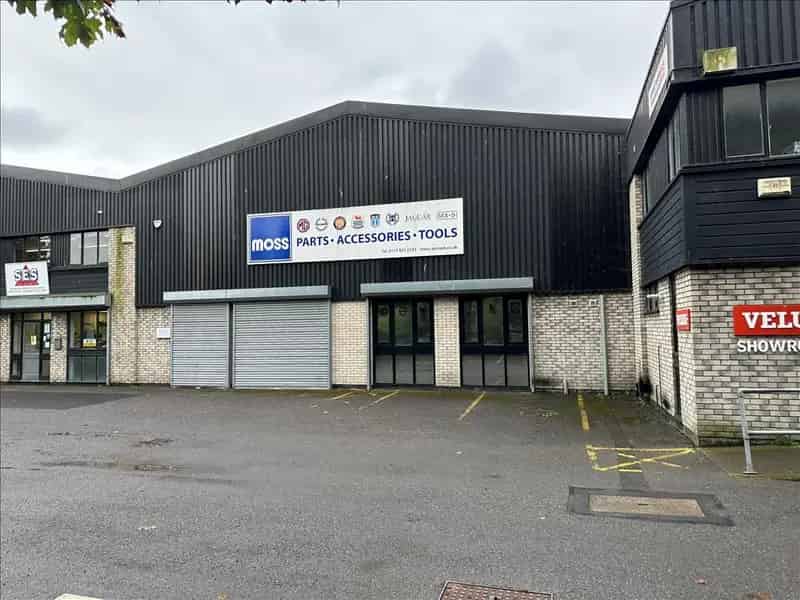 Light Industrial Unit For Lease - 6m Eaves, Fitted Offices, Secure Yard