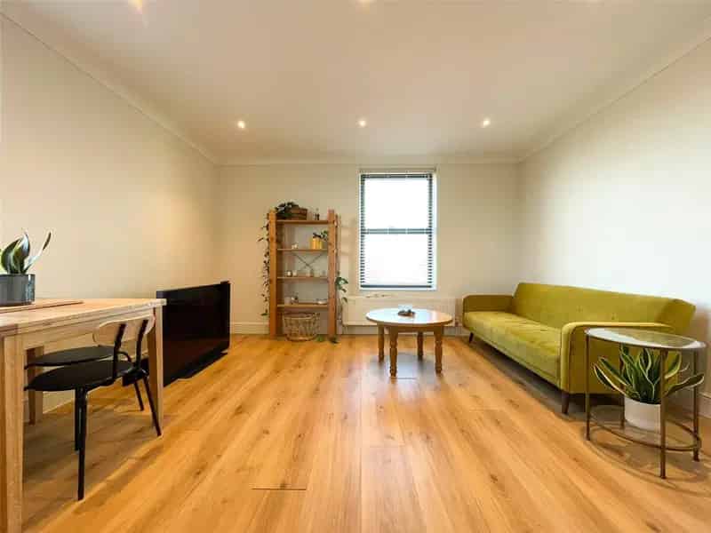 2 Bedroom Harrow Apartment Near Station