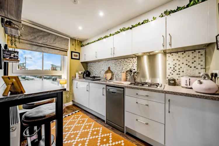 One Bedroom Apartment Near Amenities and Transport Links