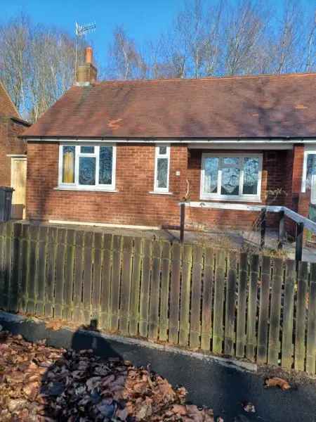 Semi Detached Bungalow Near Worcester Family Friendly