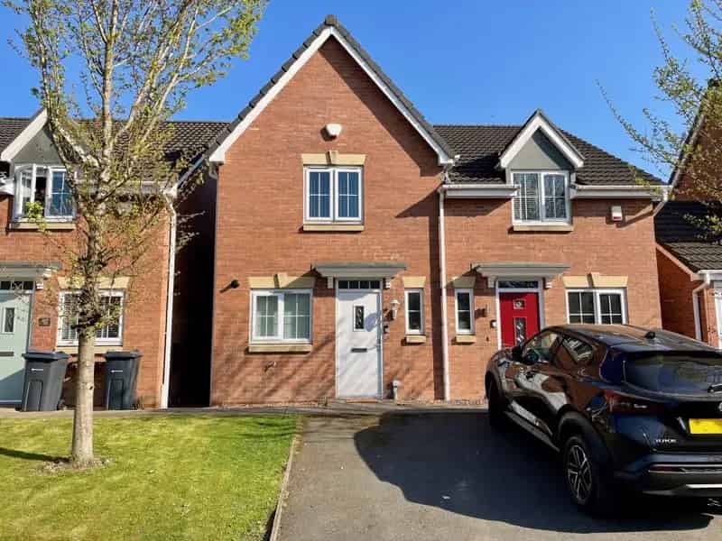 2 Bedroom Semi-Detached House to Rent