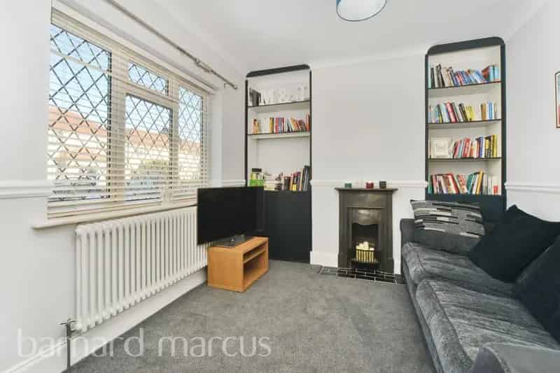3 Bedroom Family Home Near Esher Rail Station
