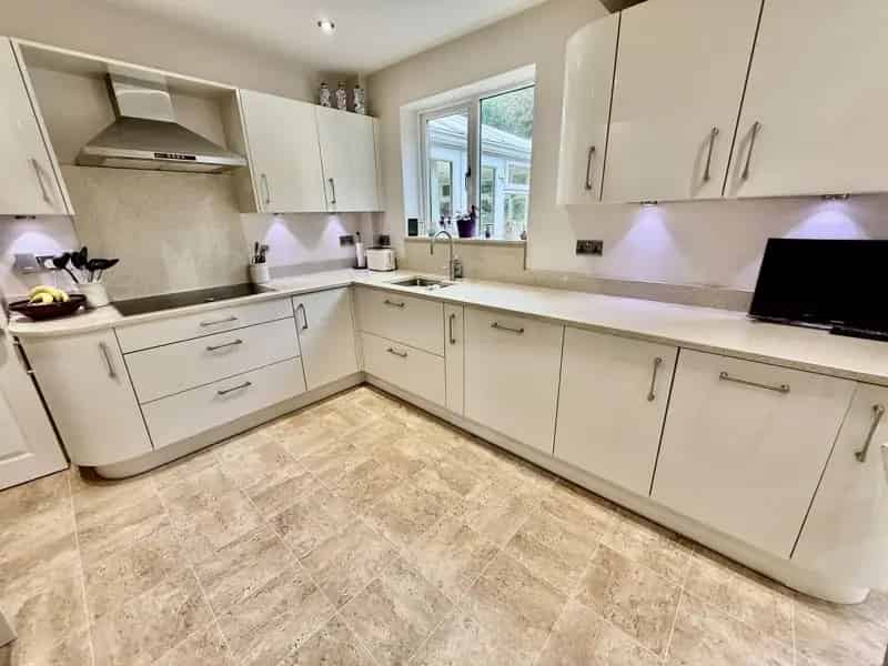 5 Bedroom Semi-Detached House to Rent