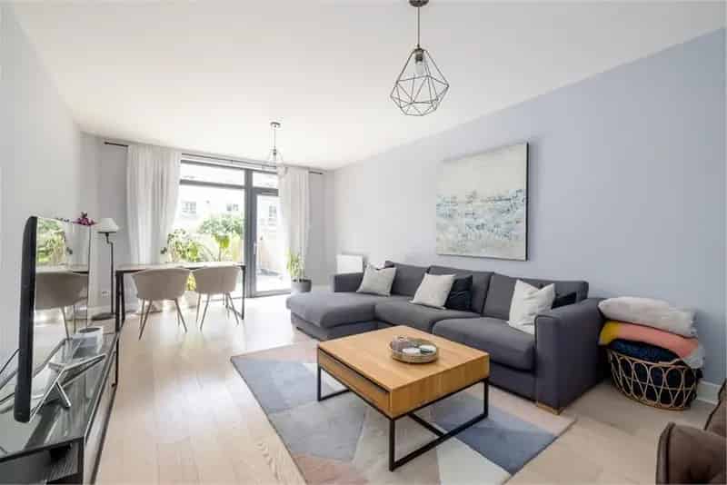2 Bed Flat First Floor with 1 Reception Room