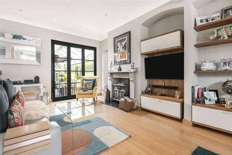 4 Bed House for Sale in Enfield - Family Home
