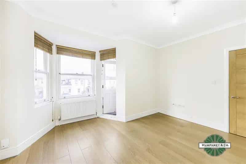 3 Bedroom Flat House to Rent
