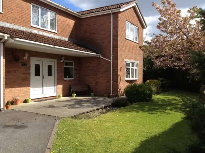 5 Bedroom Detached House For Modernisation
