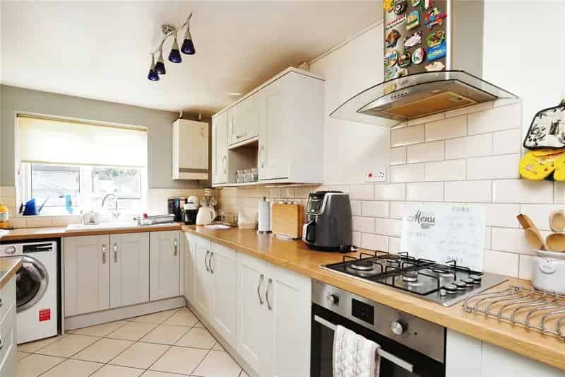 3 Bed End Terrace House Clifton Detached Garage Driveway