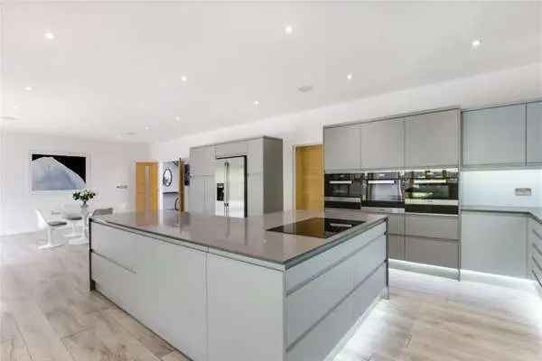 Stylish Detached Family House in Hartfield
