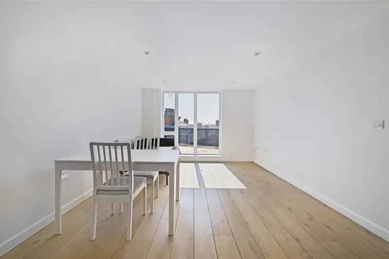 2 Bedroom Flat House to Rent in East London