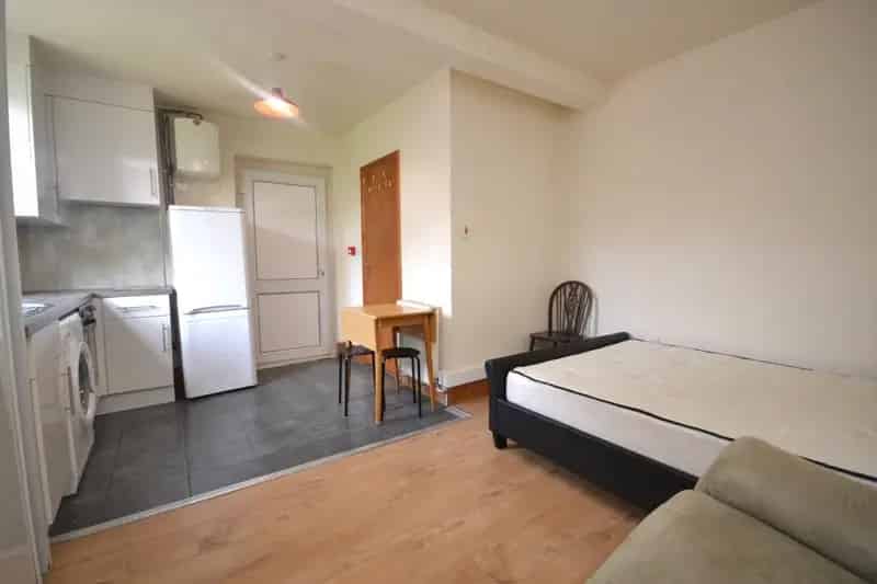 1 Bedroom Flat To Let Available Immediately Near Royal Berkshire Hospital