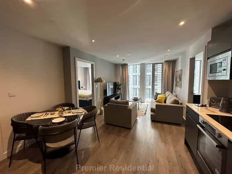 2 Bedroom Furnished Apartment Manchester High Rise Development