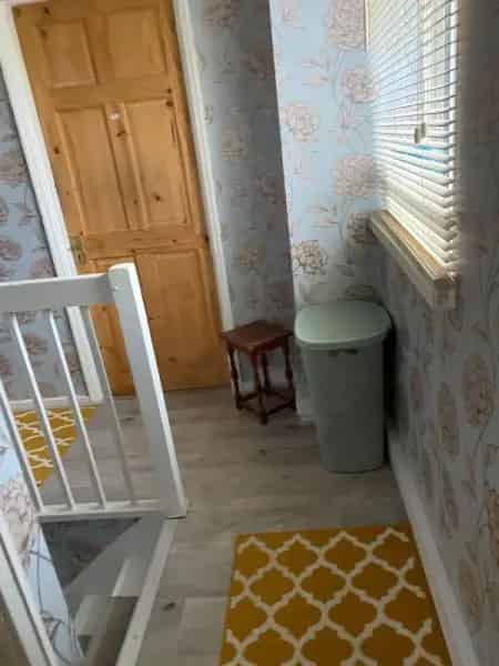 4 Bedroom House Large Garden Near Schools Shops and Transport