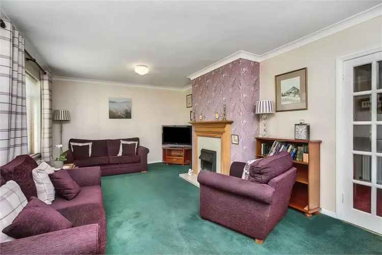 5 Bed House - Detached with 1 Reception Room