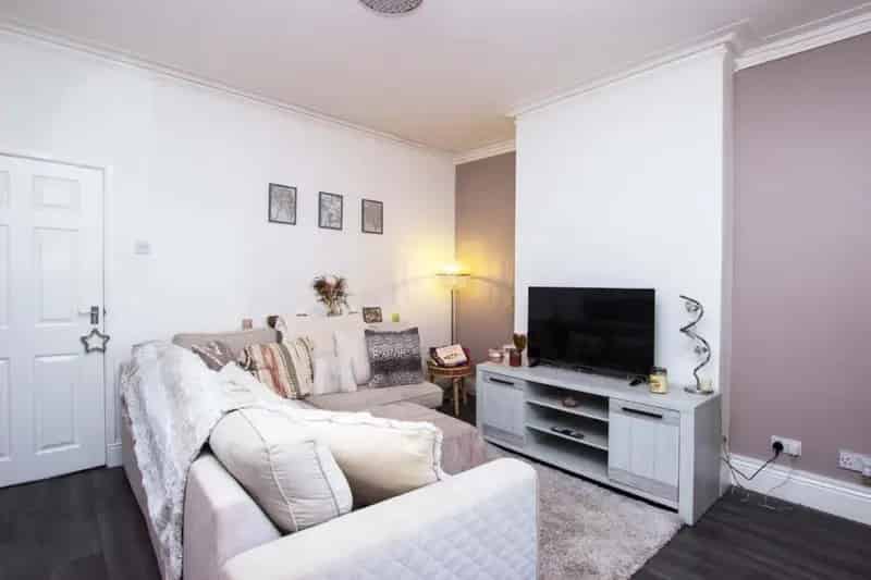 2 bed house for sale