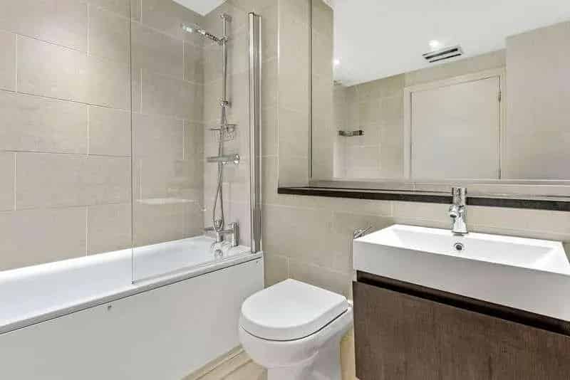 1 Bed Flat for Sale in Londinium Tower - Modern Apartment with Balcony