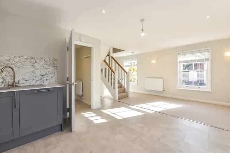 2 Bedroom House To Rent Available 29082025