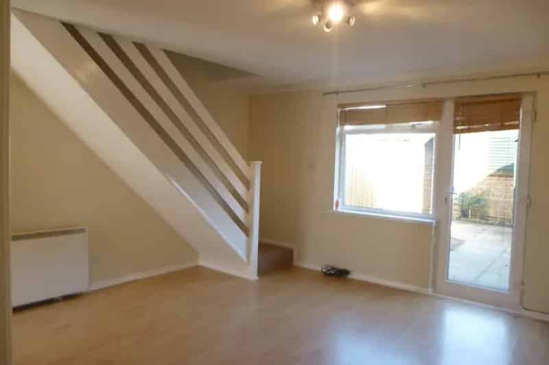 2 Bedroom Mid Terraced House Near City Centre