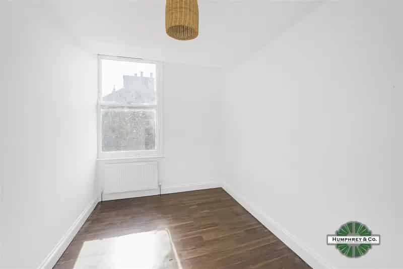 3 Bedroom Flat House to Rent