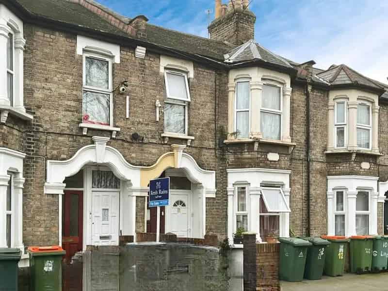 3 Bedroom Maisonette For Sale London E16