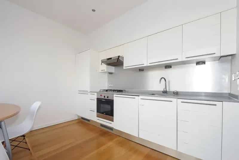 One Double Bedroom Flat Near Burgess Park