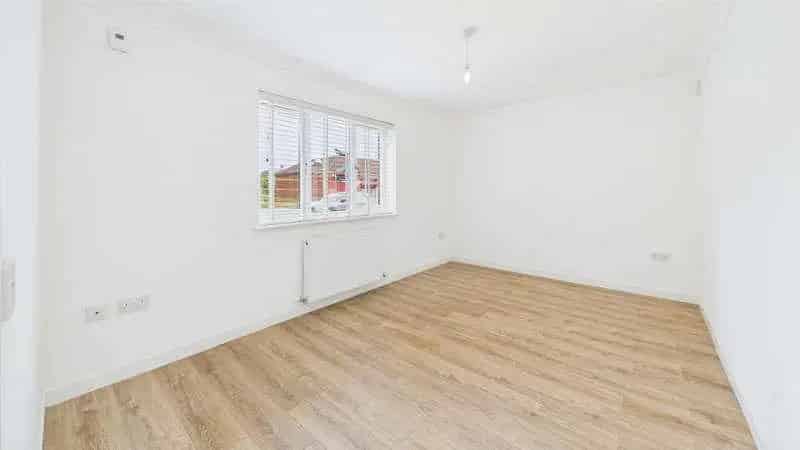 3 Bed Semi-Detached House for Sale in Bishopton