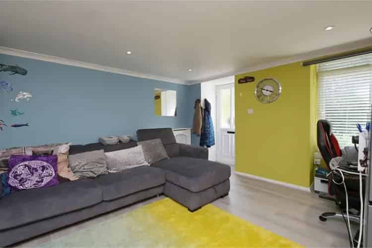1 Bed Ground Floor Flat with Garden - Gorebridge