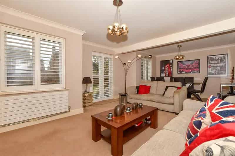 3 Bedroom Detached House for Sale in Hadlow