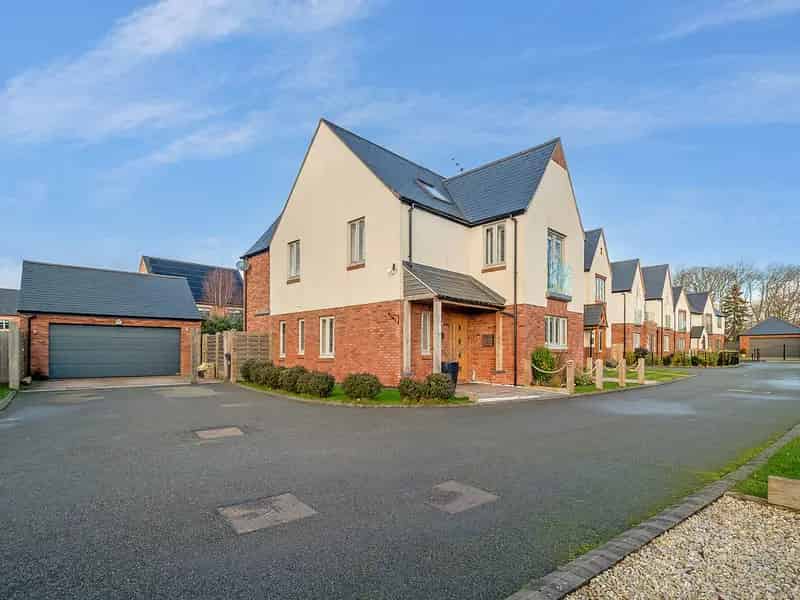 4 Bedroom Detached House for Sale Bishops Acre Lighthorne