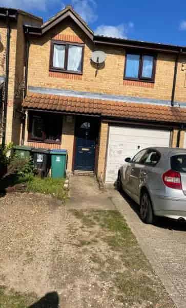 3 Bed Terraced House West Watford Near Schools