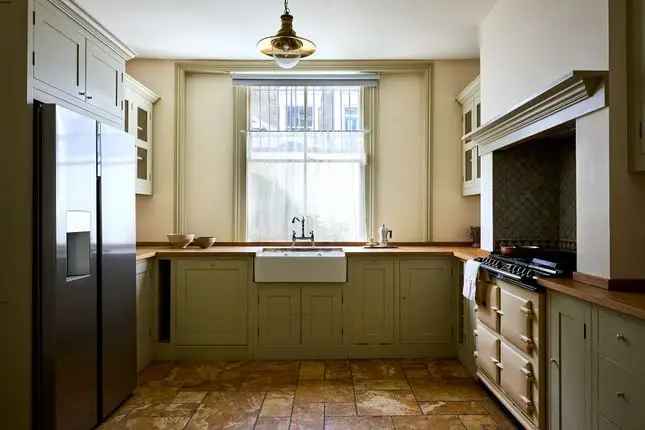 Terraced House for Sale in London E9