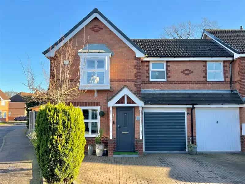 3 Bedroom End Terrace House For Sale