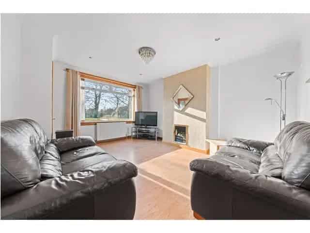 2 Bedroom End-Terraced House for Sale Near Sandyhills Golf Course