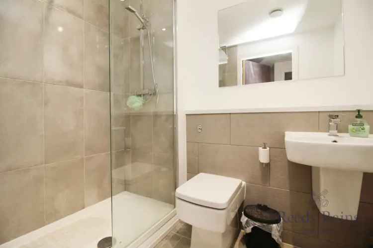 2 Bedroom Flat for Sale Liverpool Baltic Triangle Modern En-Suite