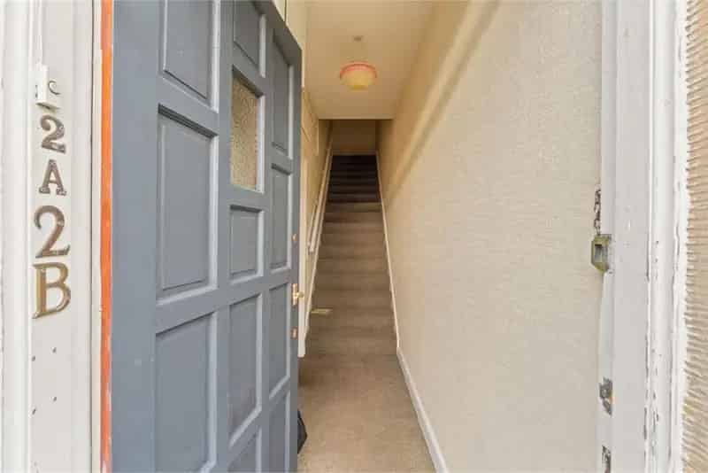 1 Bed Flat Upper with 1 Reception Room