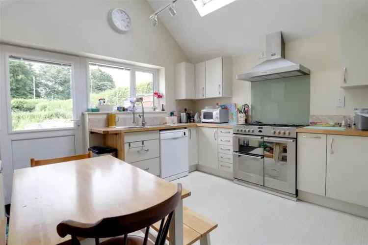 4 Bedroom Detached Lodge House with Home Office and Large Gardens