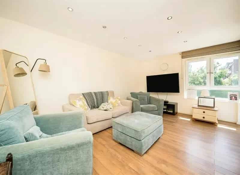 Whitechapel 1-Bed Flat Private Balcony Great Transport Links