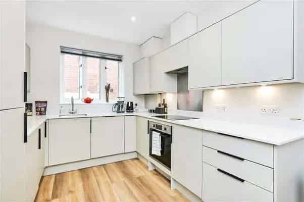 2-Bed Apartment in Holly Lodge Wimbledon Hill Road