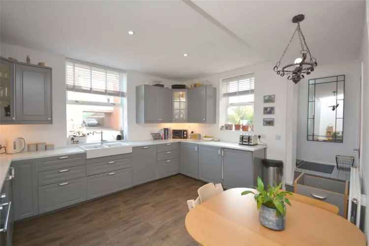 House For Sale in Leeds, England