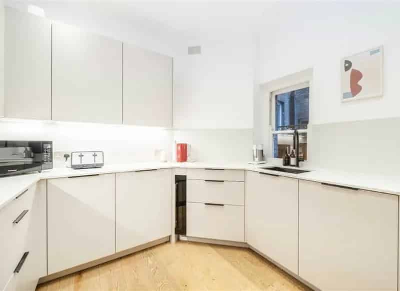 Ground Floor Mansion Apartment near Clapham Common