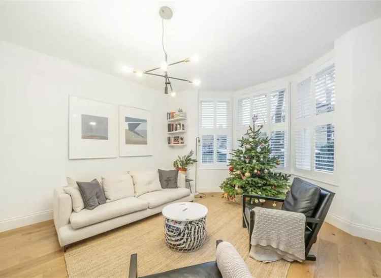 Ground Floor Mansion Apartment near Clapham Common