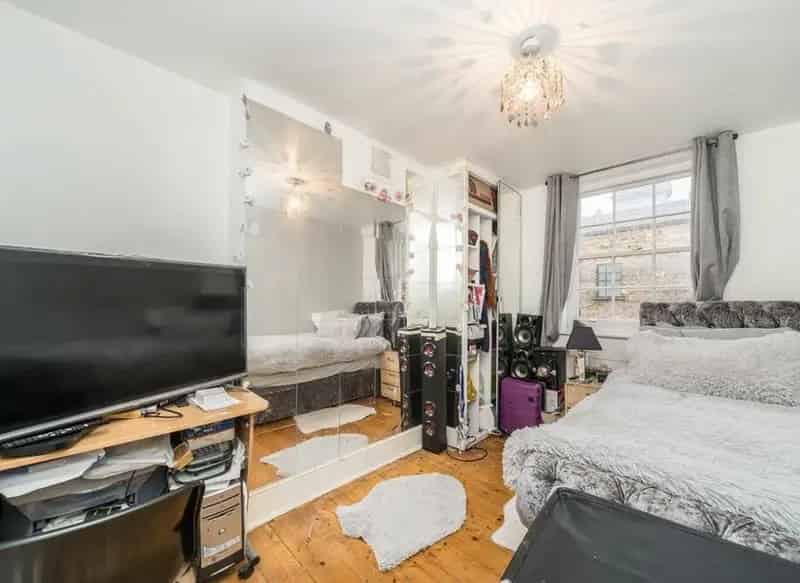 2 Bedroom Split Level Home Near King's Cross Station