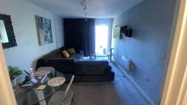 2nd Floor Apartment with Lift and Balcony