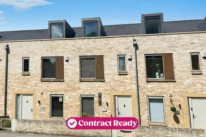 3 Bedroom Townhouse For Sale - Modern Design, 3 Double Bedrooms, Private Courtyard