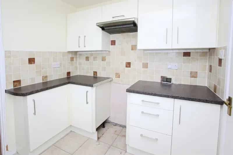 2 Bedroom Flat Near Town Centre