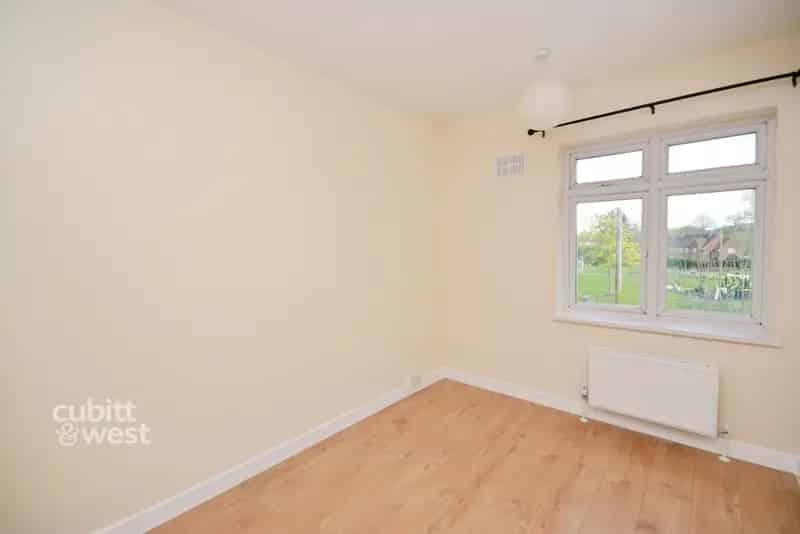 2 Bedroom Apartment to Rent Near Amenities