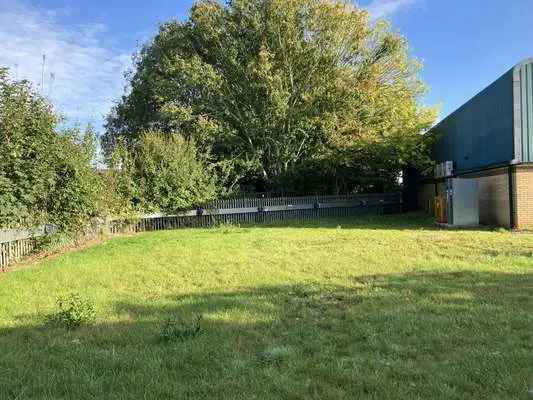 Modern Hybrid Unit with Office & Warehouse Space For Sale