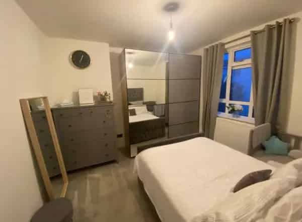 2 Bed Flat Near Bethnal Green Station - Newly Refurbished