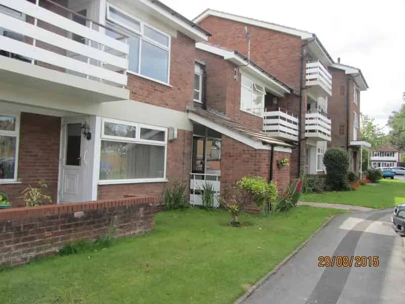 2 Bedroom Flat to Rent - Modern Amenities and Communal Garden