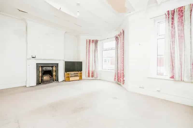 4 Bed End Terraced House Pennylan Cardiff